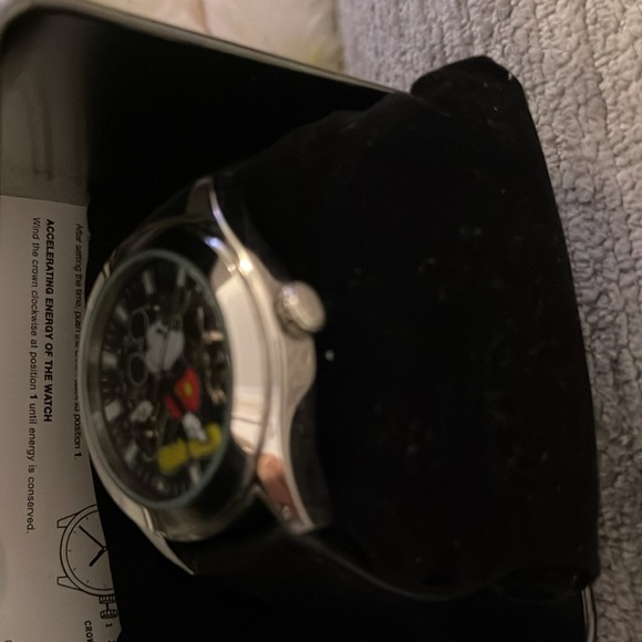 Mens Disney watch, new in box - Picture 3 of 5